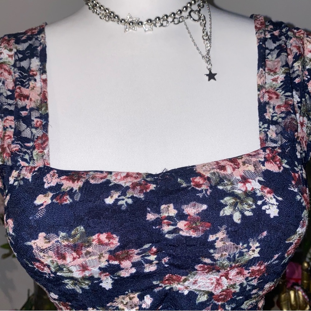 Love Culture whimsical gothic fairycore floral print square neck crop top - Picture 4 of 10